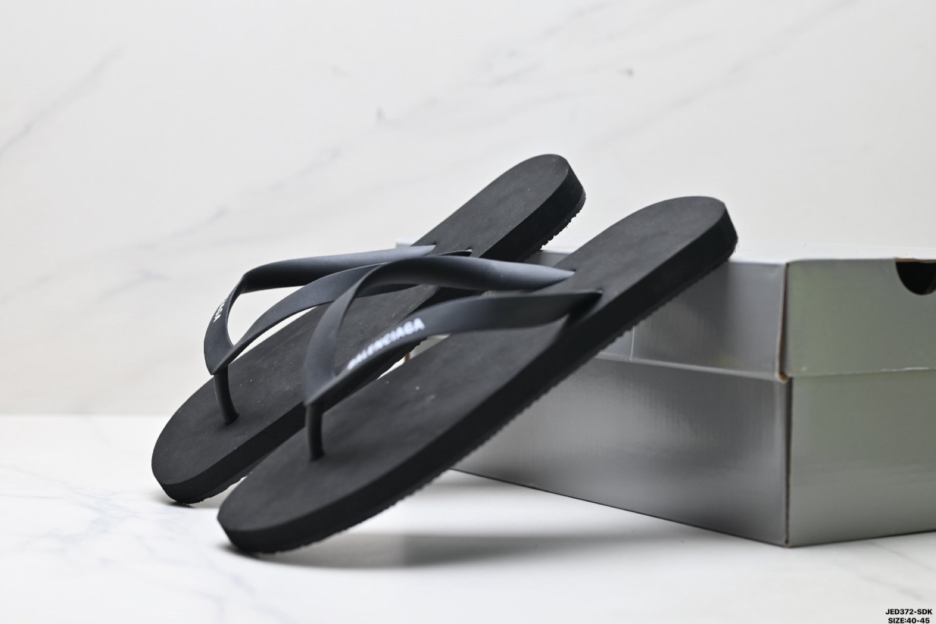 Z4R85J30  Popular shoes