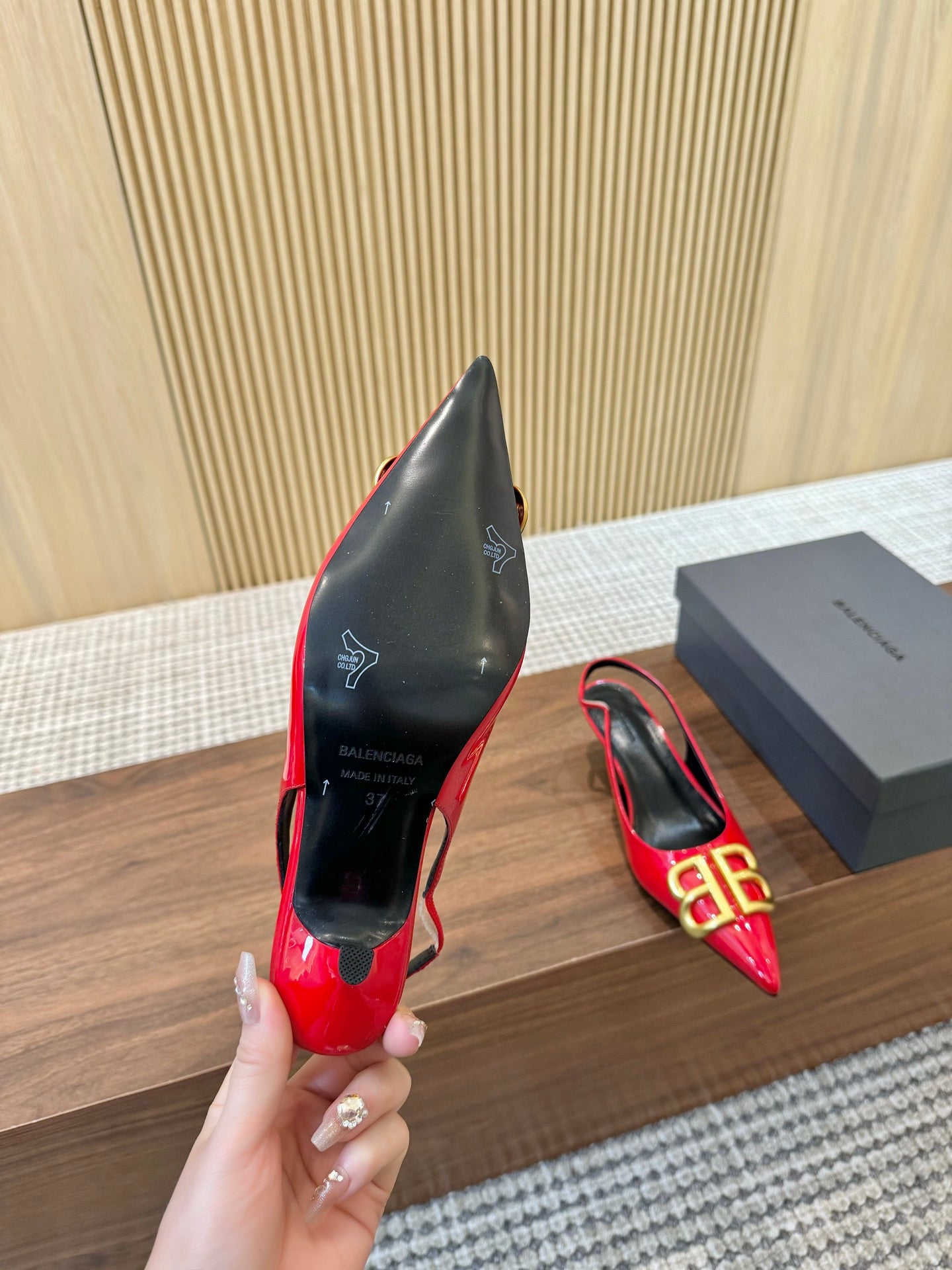 Z2Q55J45 Popular  leather High heels