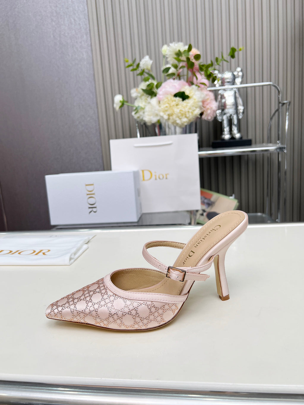 Z2Q95D117 Popular high-quality leather  High heels