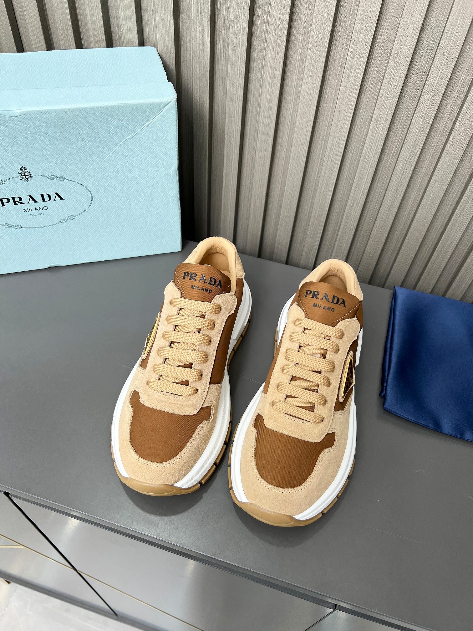 Z2LPD5  Popular high-quality shoes