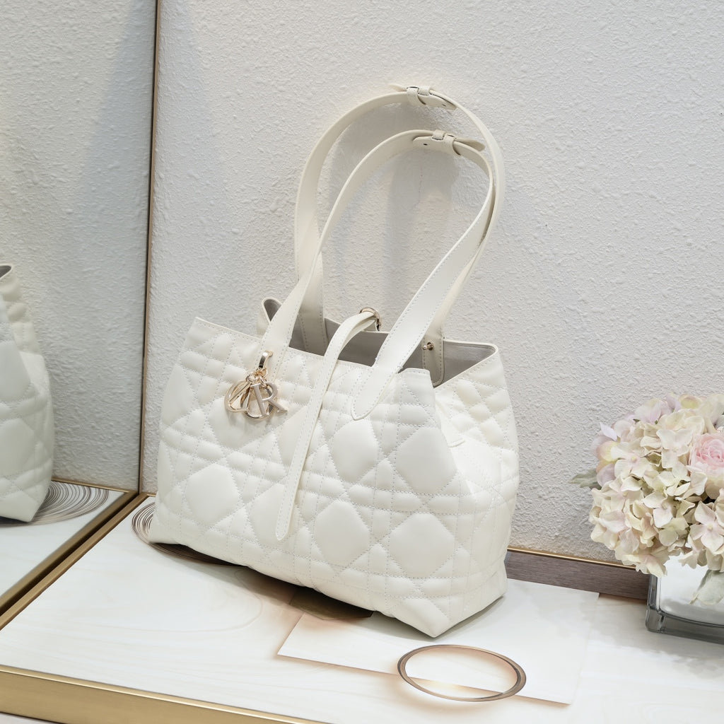 B12X44D359 Popular   leather bag 