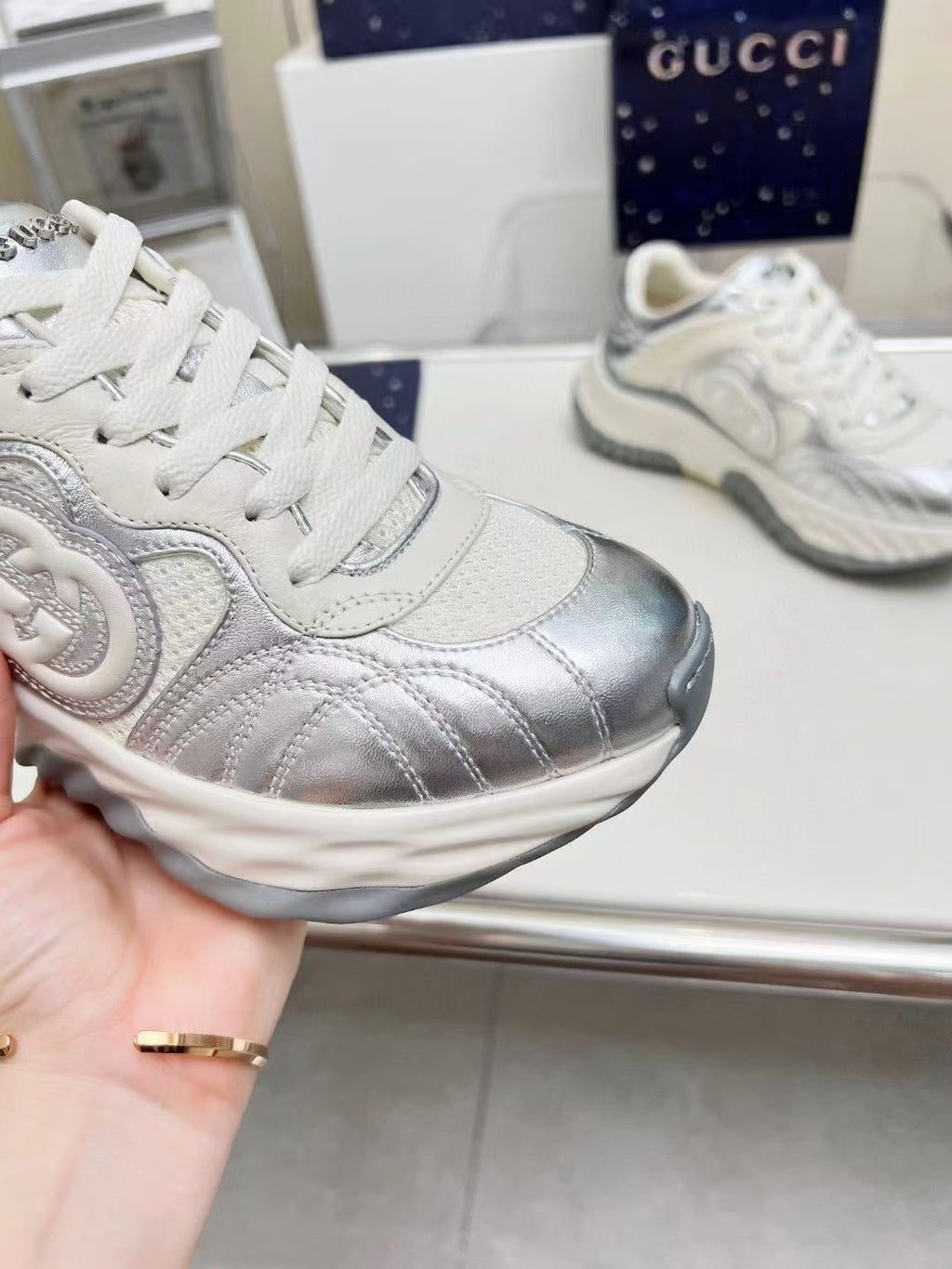 Z2Q95B172  Popular high-quality Shoes