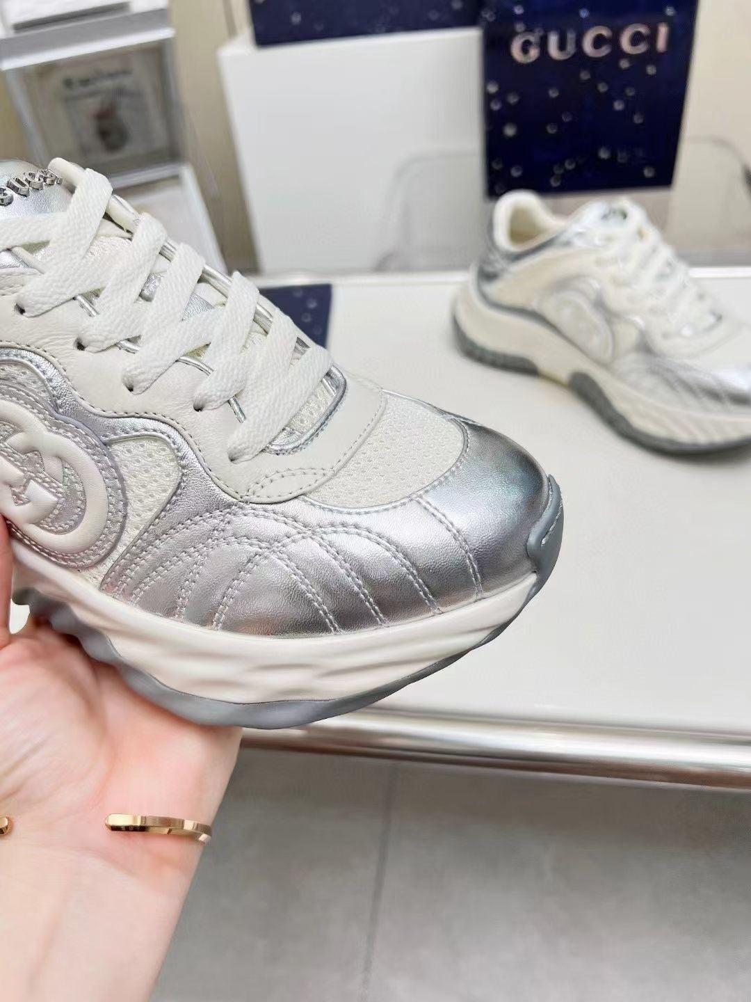 Z2Q95B172  Popular high-quality Shoes