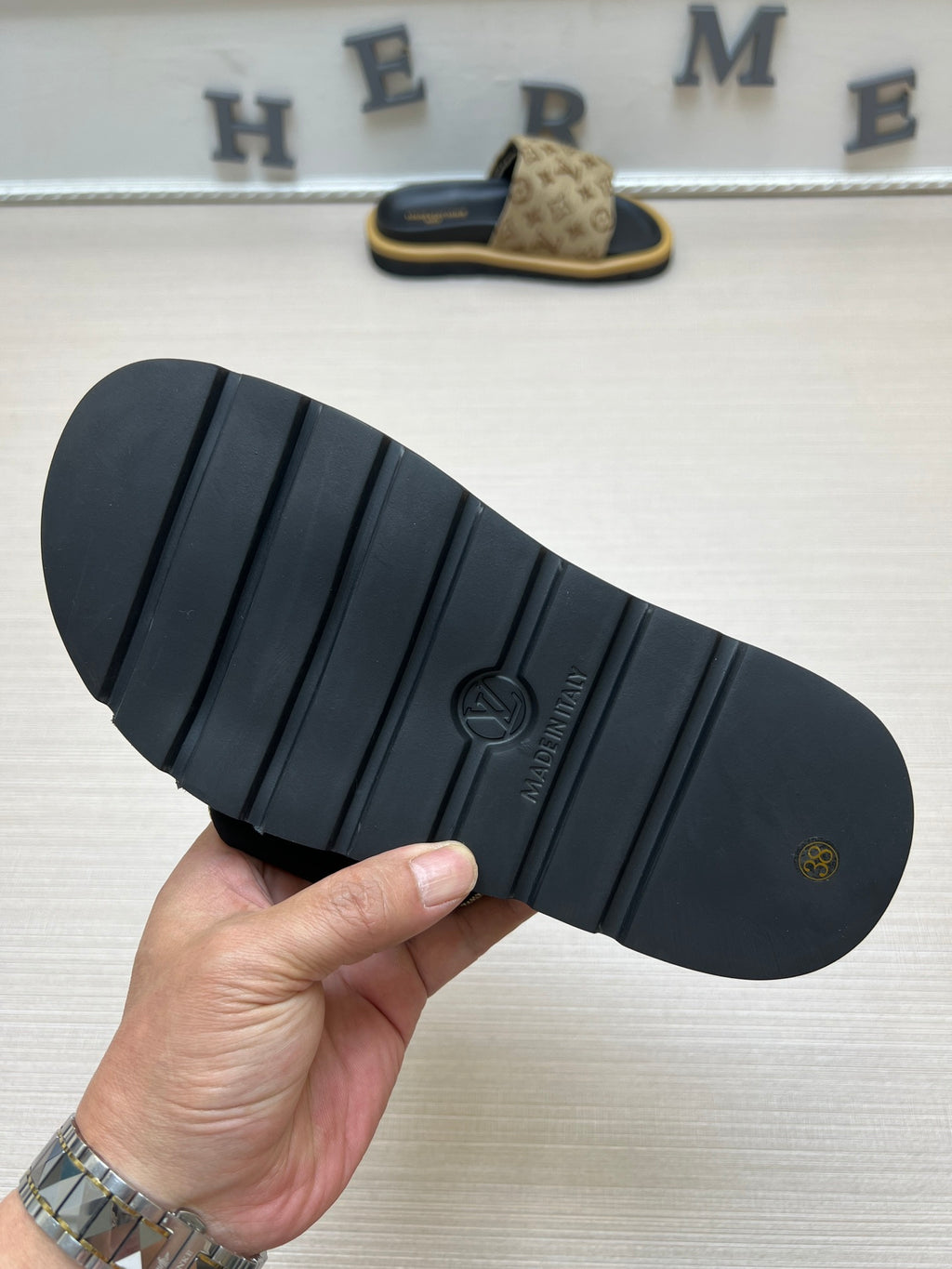 Z5ZE100 Popular slippers Sole thickness 5cm
