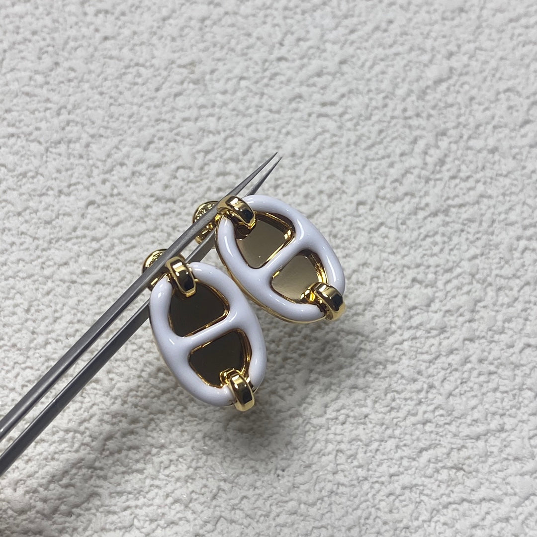 X1Q85H307X Popular Necklaces. Earrings