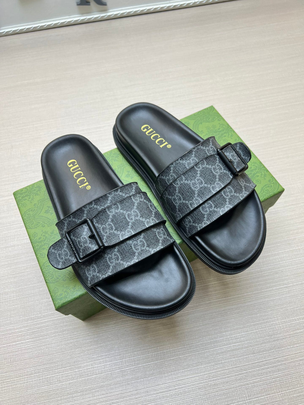 Z5ZB92 Popular slippers