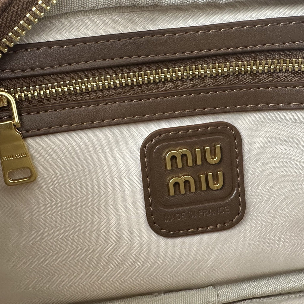 B1P46A149 Popular leather bags(22x10.5x7.5cm)