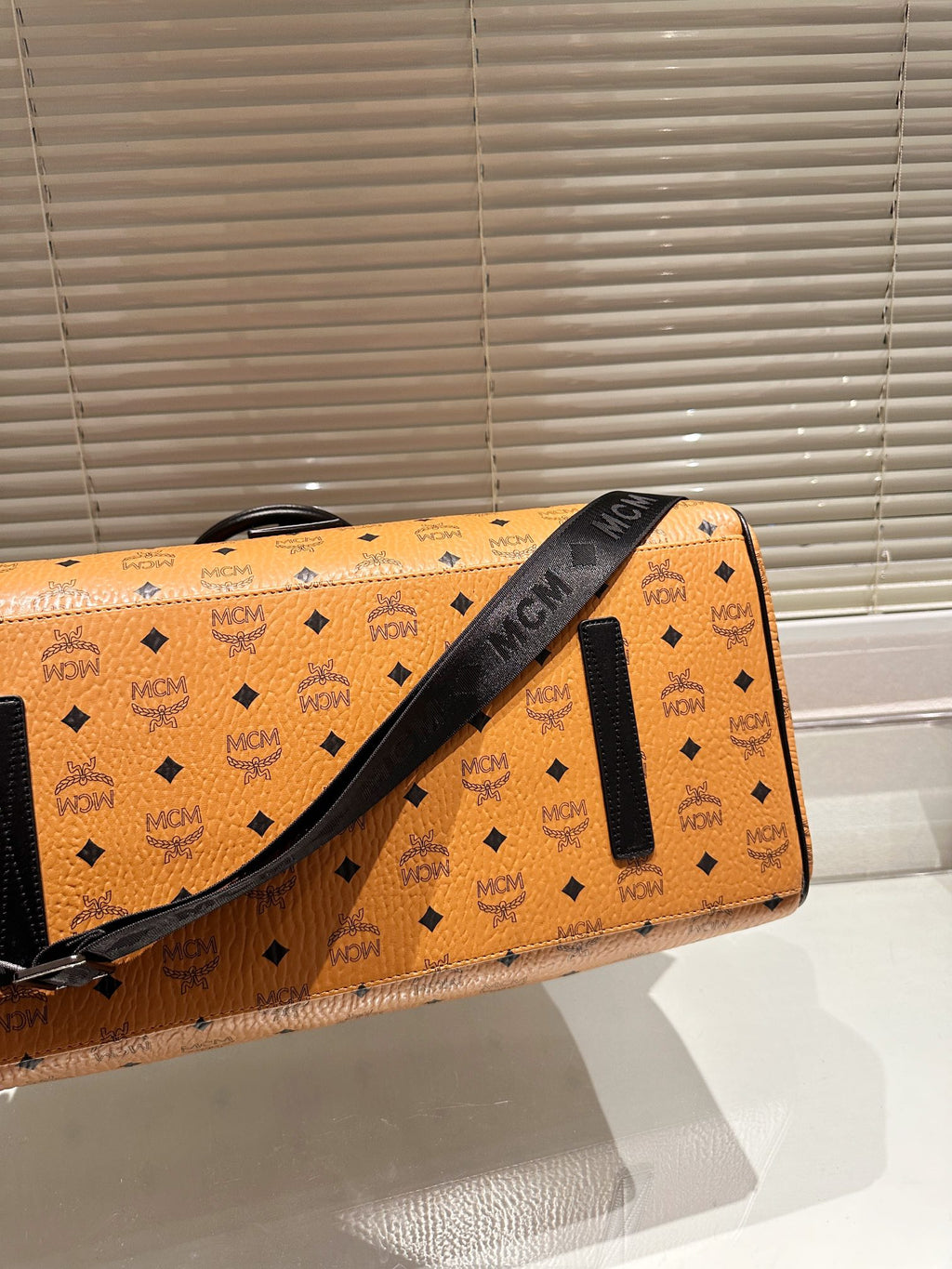 B6X103M198 Popular  leather bag 