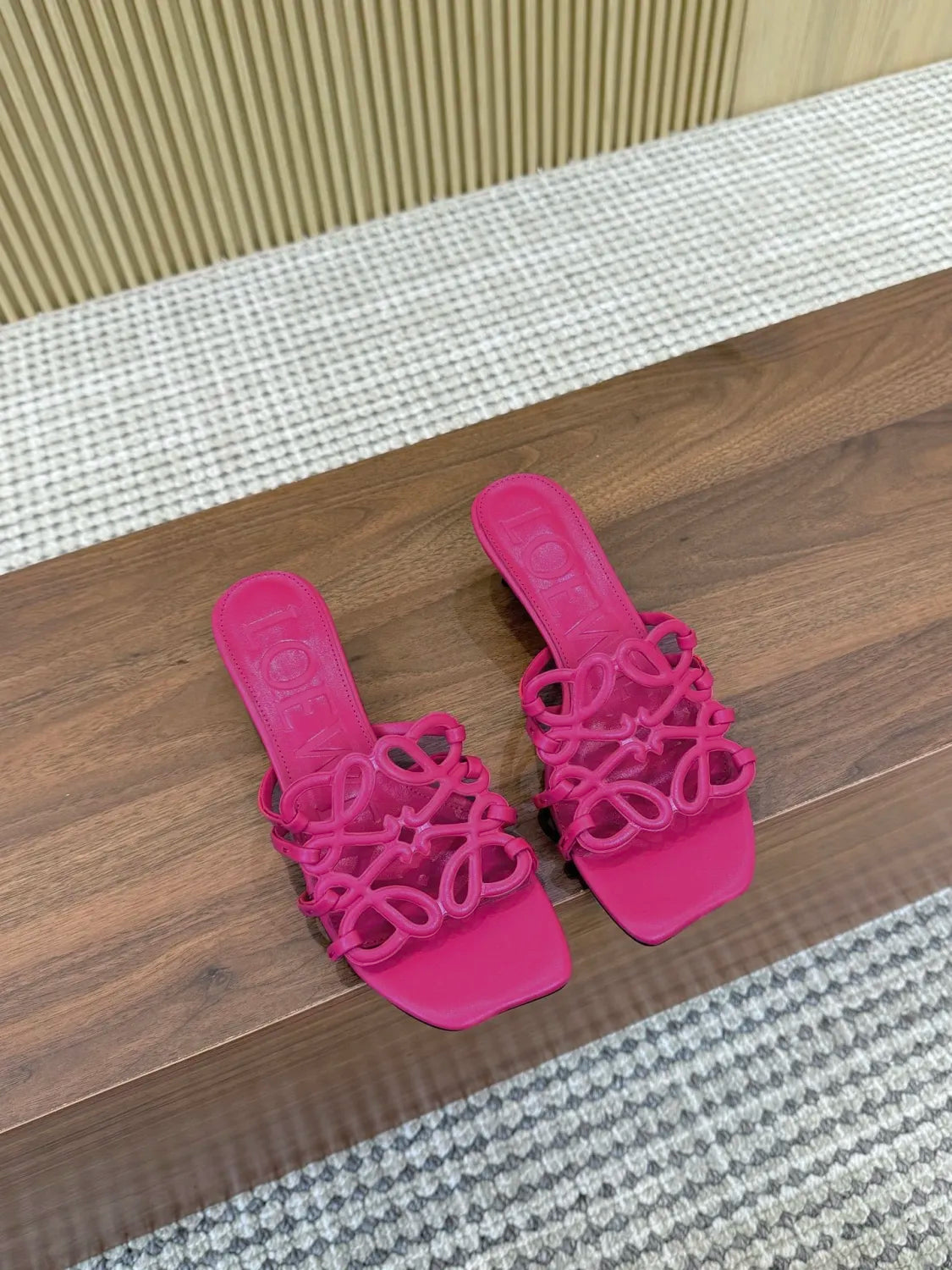 Z2Q55A33 Popular  leather Slippers
