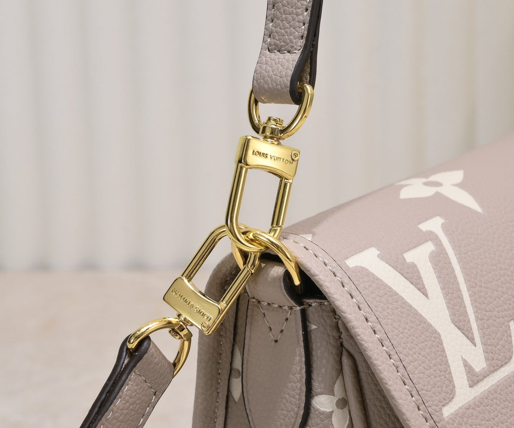 B1P36E40 Popular leather bag