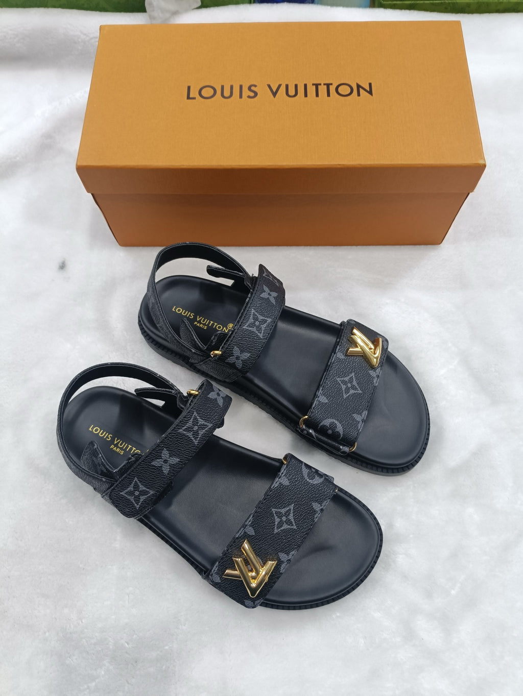 Z5LE211 Popular sandals