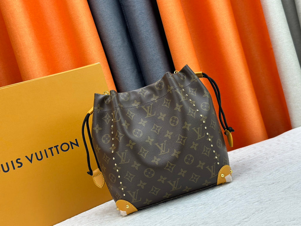 B1X104E56  Popular  leather bag