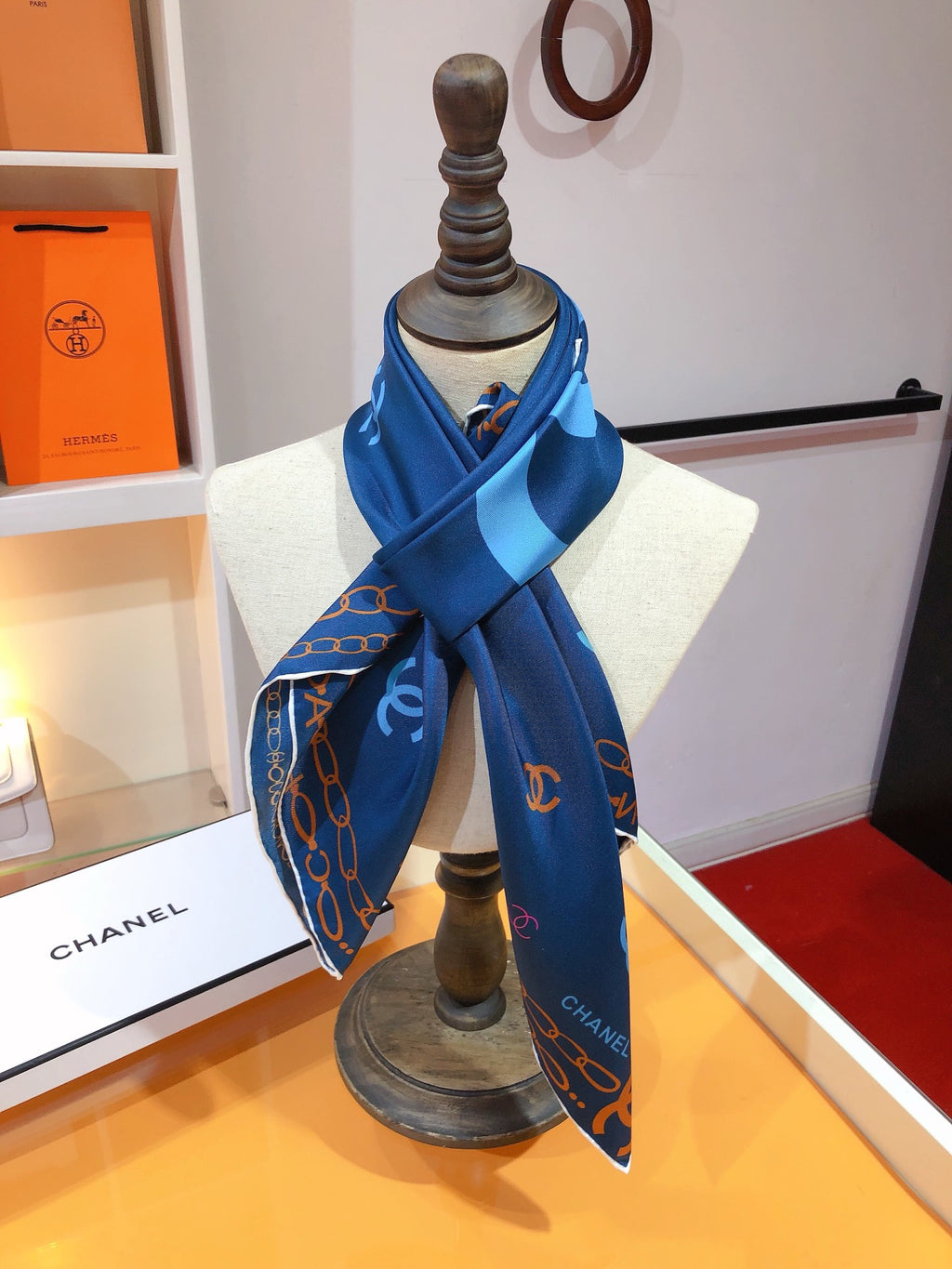 W1N46C13 Popular Silk Scarve