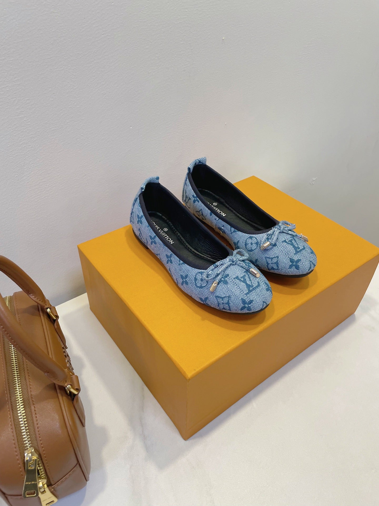 Z2Q95E105 Popular high-quality  shoes