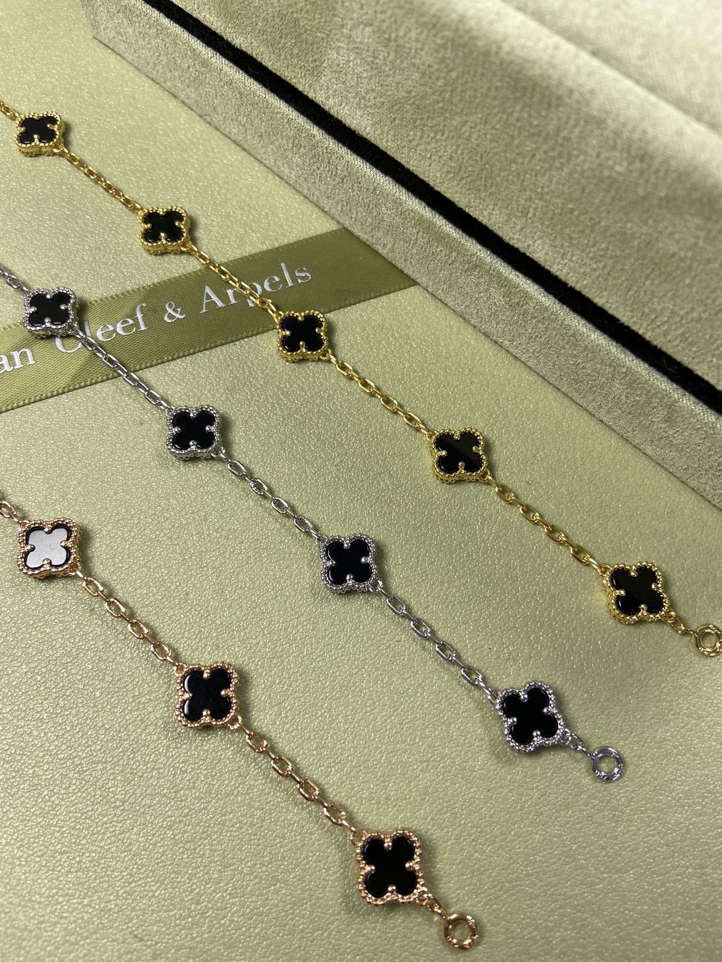 X5X94VA183K  Popular bracelets 6 flowers mini size 0.9cm flower