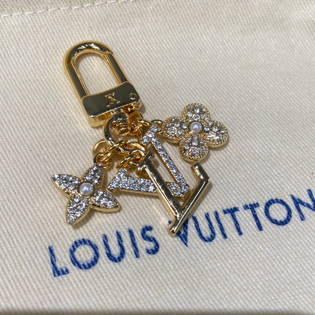 A1Z105E101 Popular bag 's charms accessories
