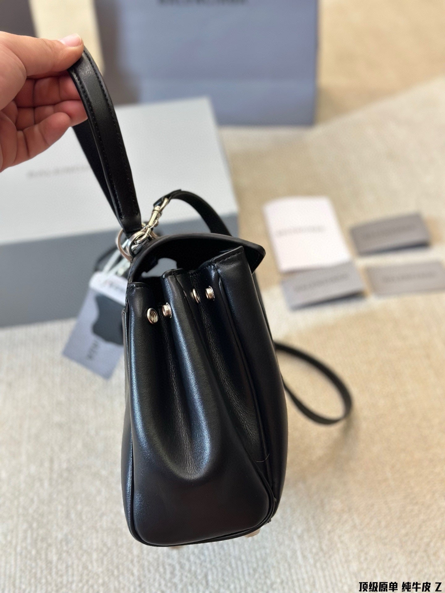B1P36J123 Popular leather bag