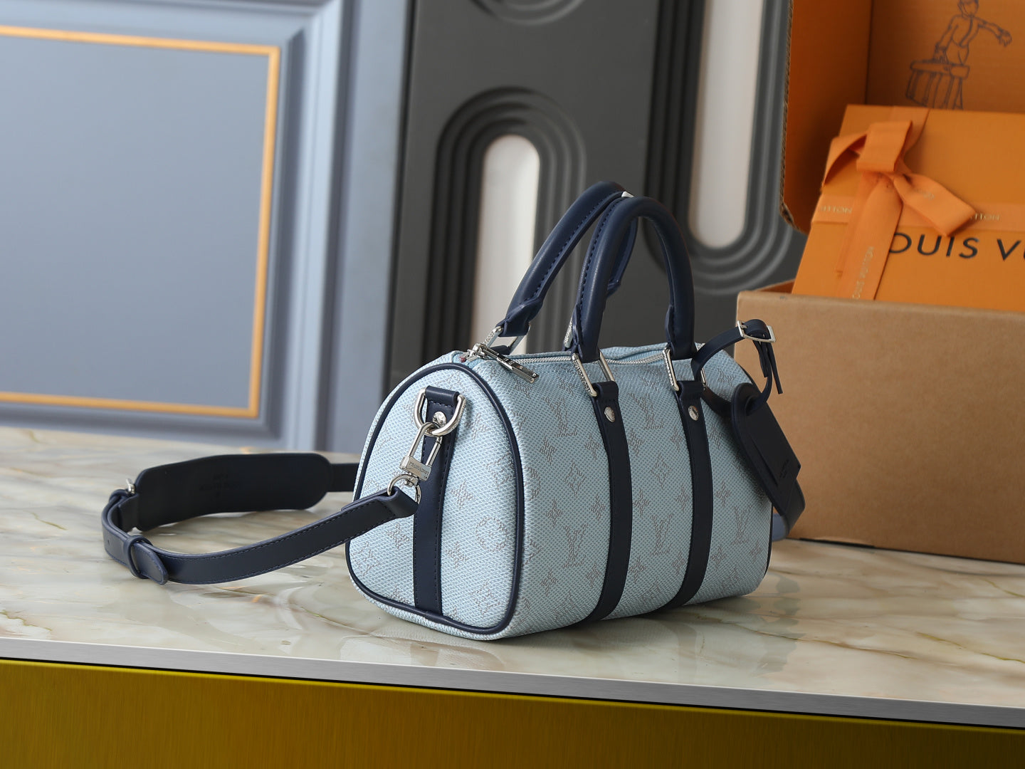 B1R76E53 Popular leather bag
