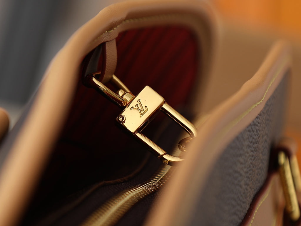 B1P46E107 Popular leather bag