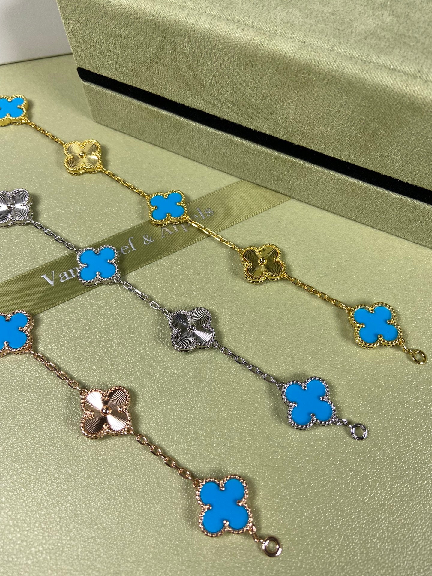 X5X94VA181K  Popular bracelets  5 flowers normal size1.5cm flower