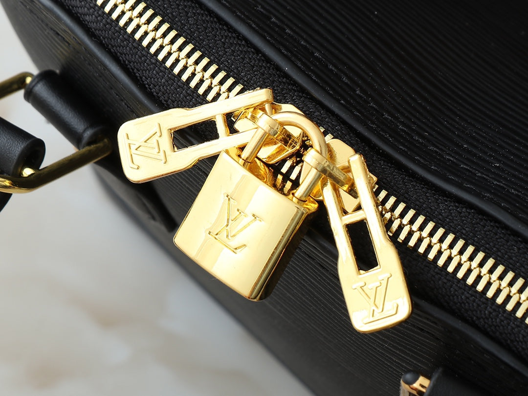 B1P46E103 Popular leather bag