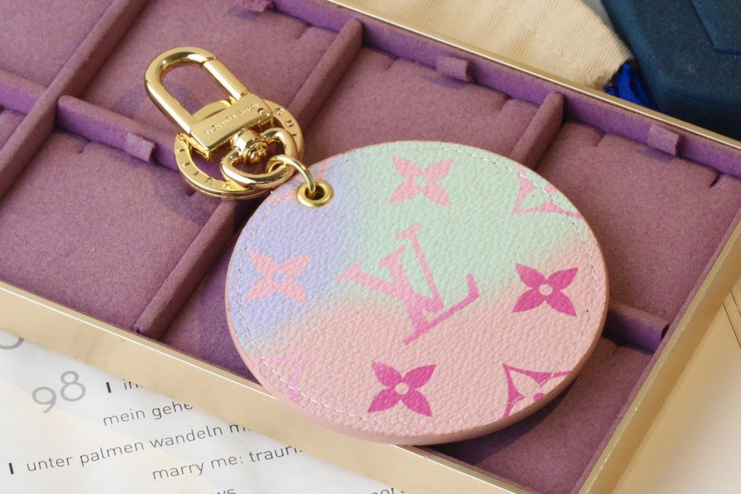 A1Q105E22 Popular bag 's charms accessories