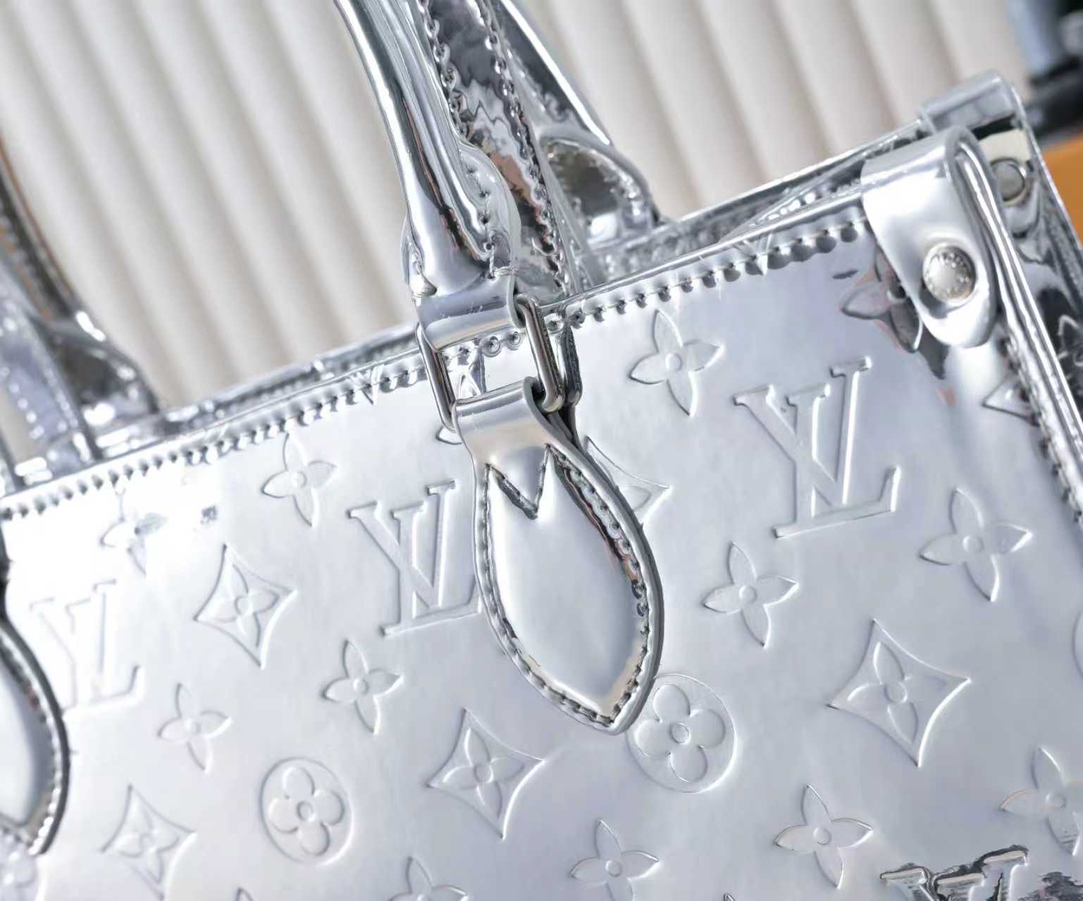 B1P36E36 Popular leather bag
