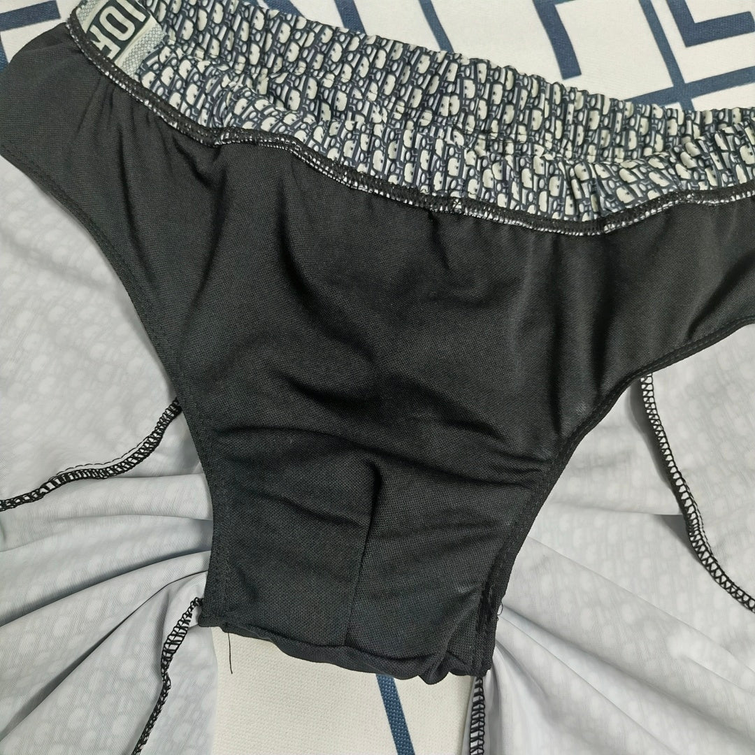 Y1R56D6 Popular couple's swimwear