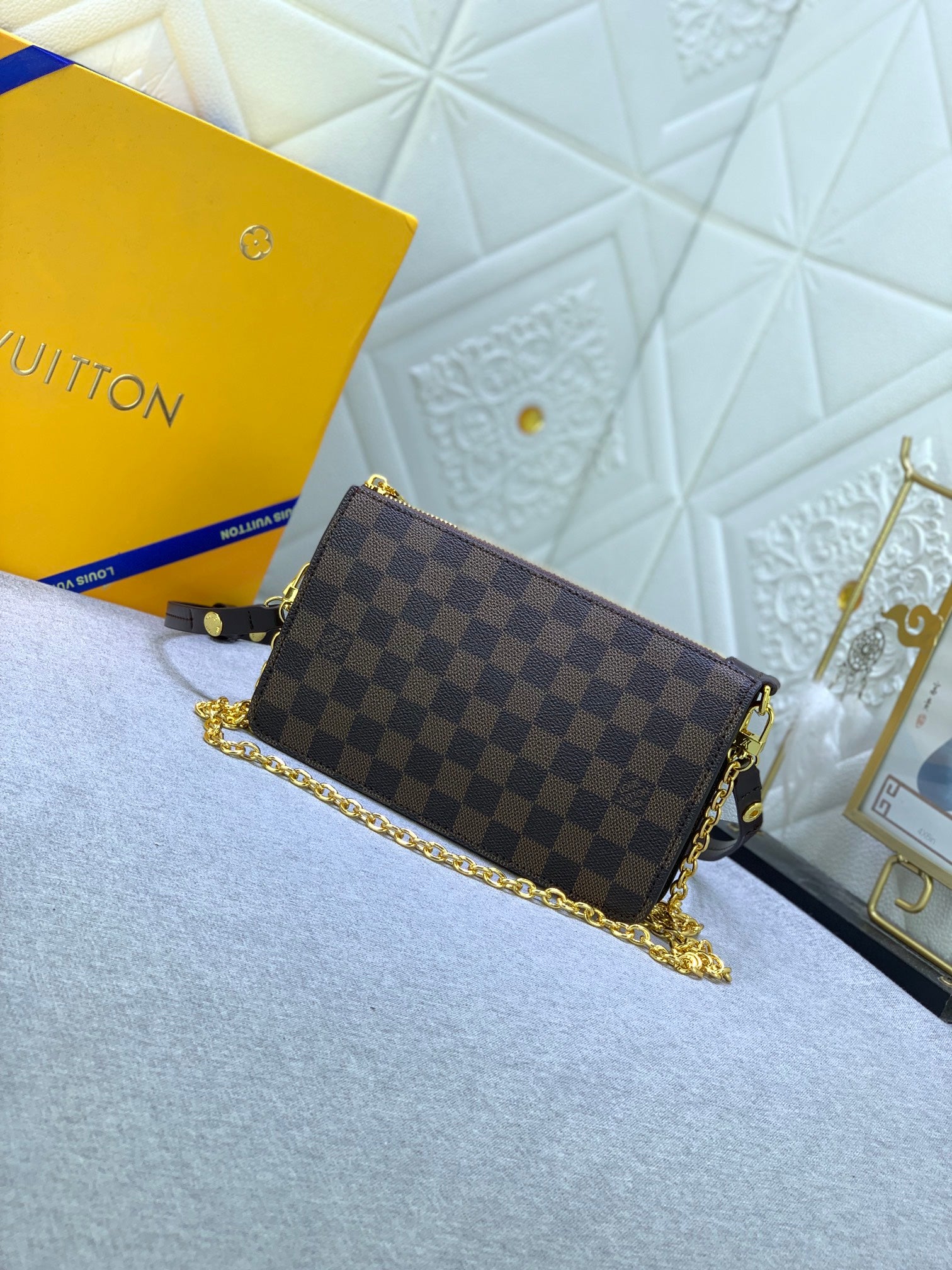 B1X34E275 Popular  leather bag 
