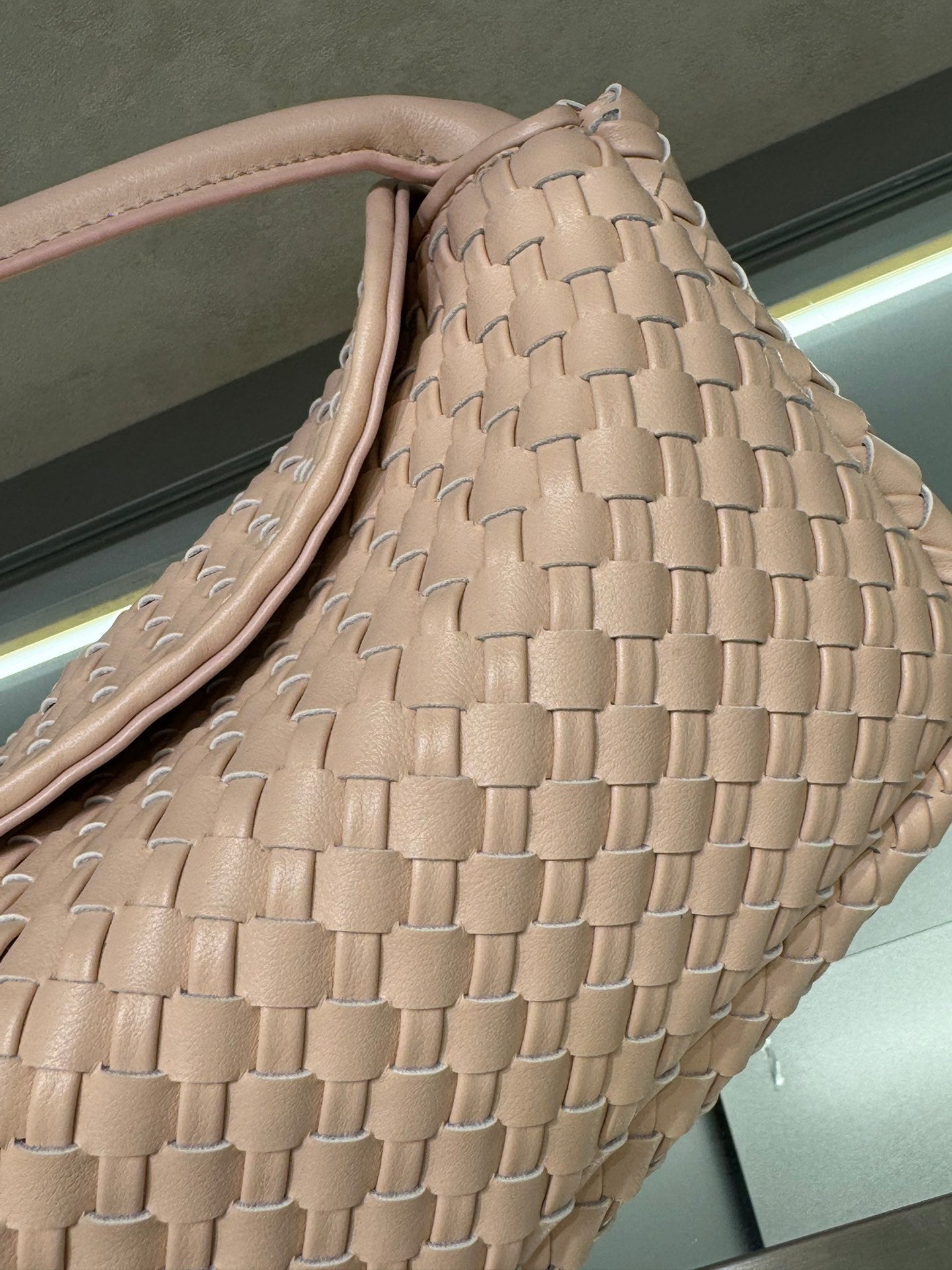B1X104A83 Popular  leather bag