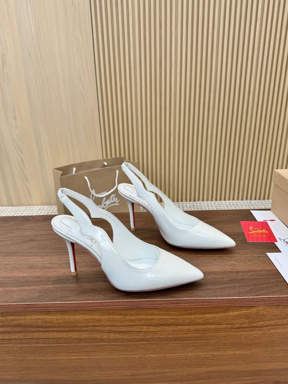 Z2N75A5  Popular leather High heels