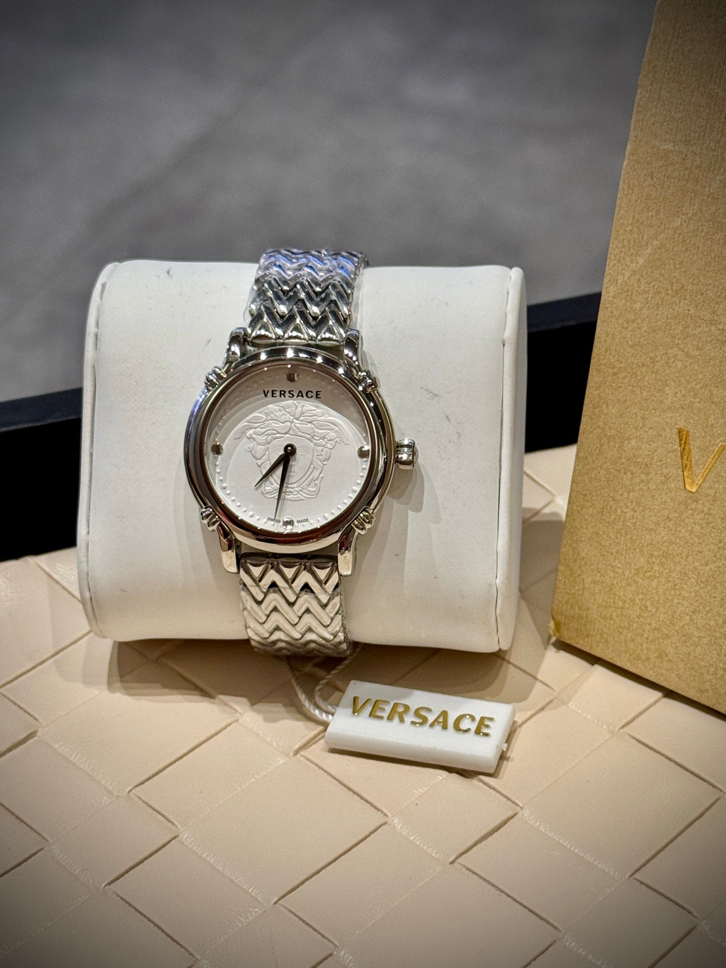 L1R36V76 Popular Watches