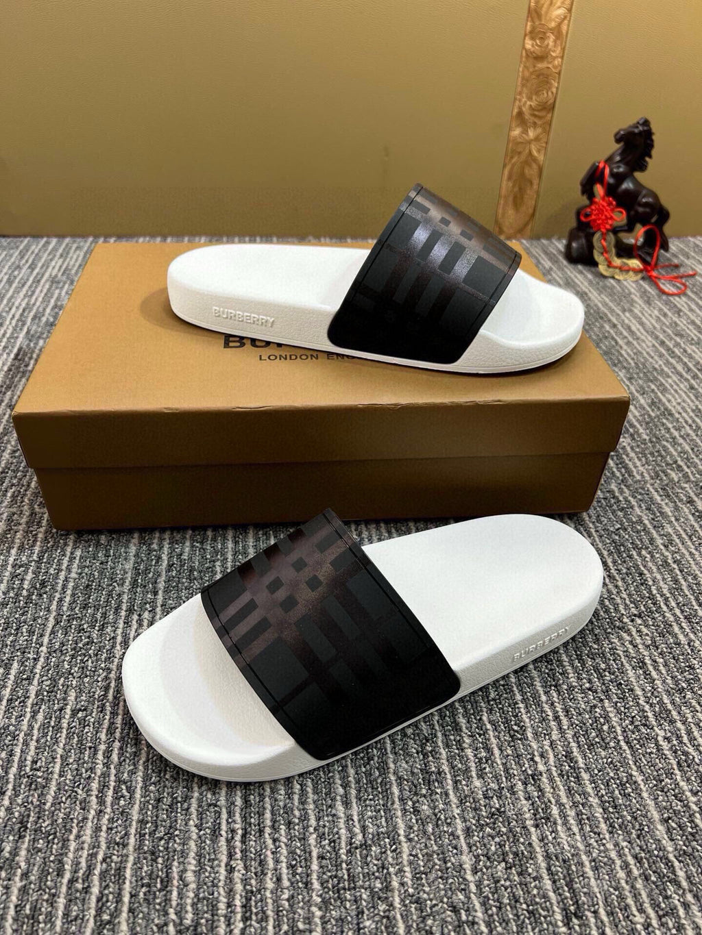 Z5Z35R261 Popular Slippers