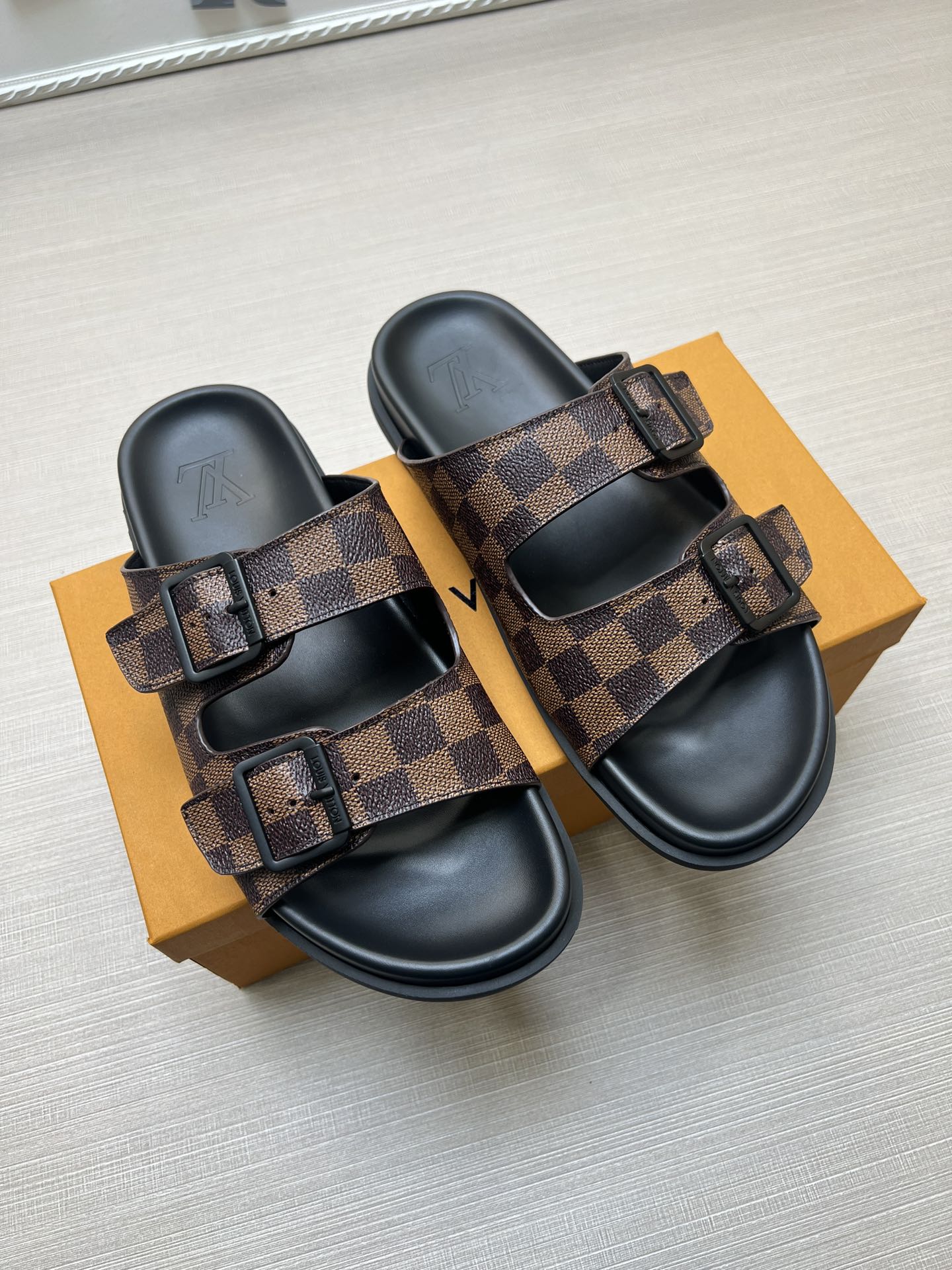 Z5ZE60 Popular slippers