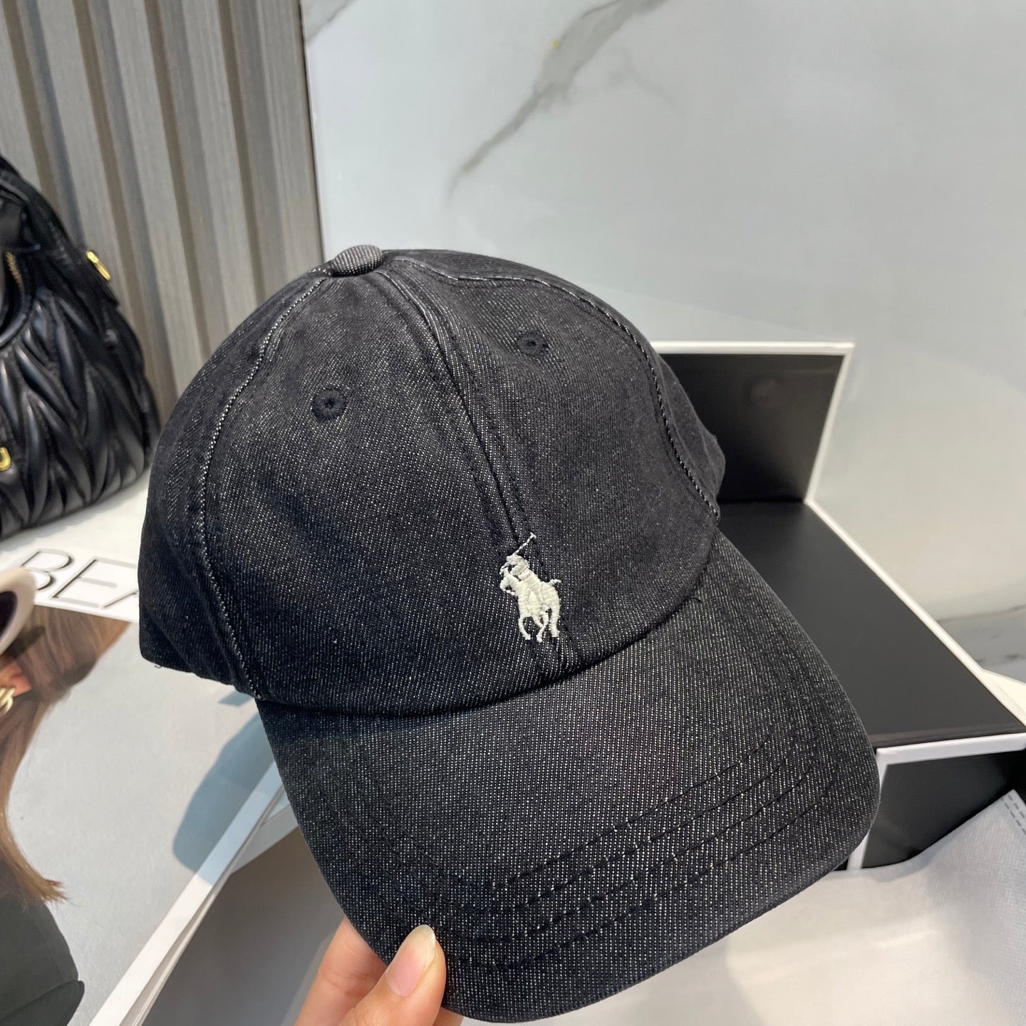 M1Q105A104 Popular hats