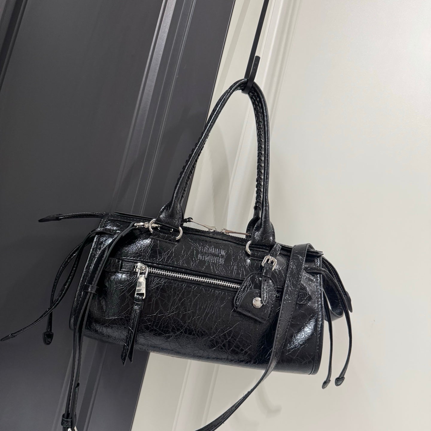 B1R76A21 Popular leather bag