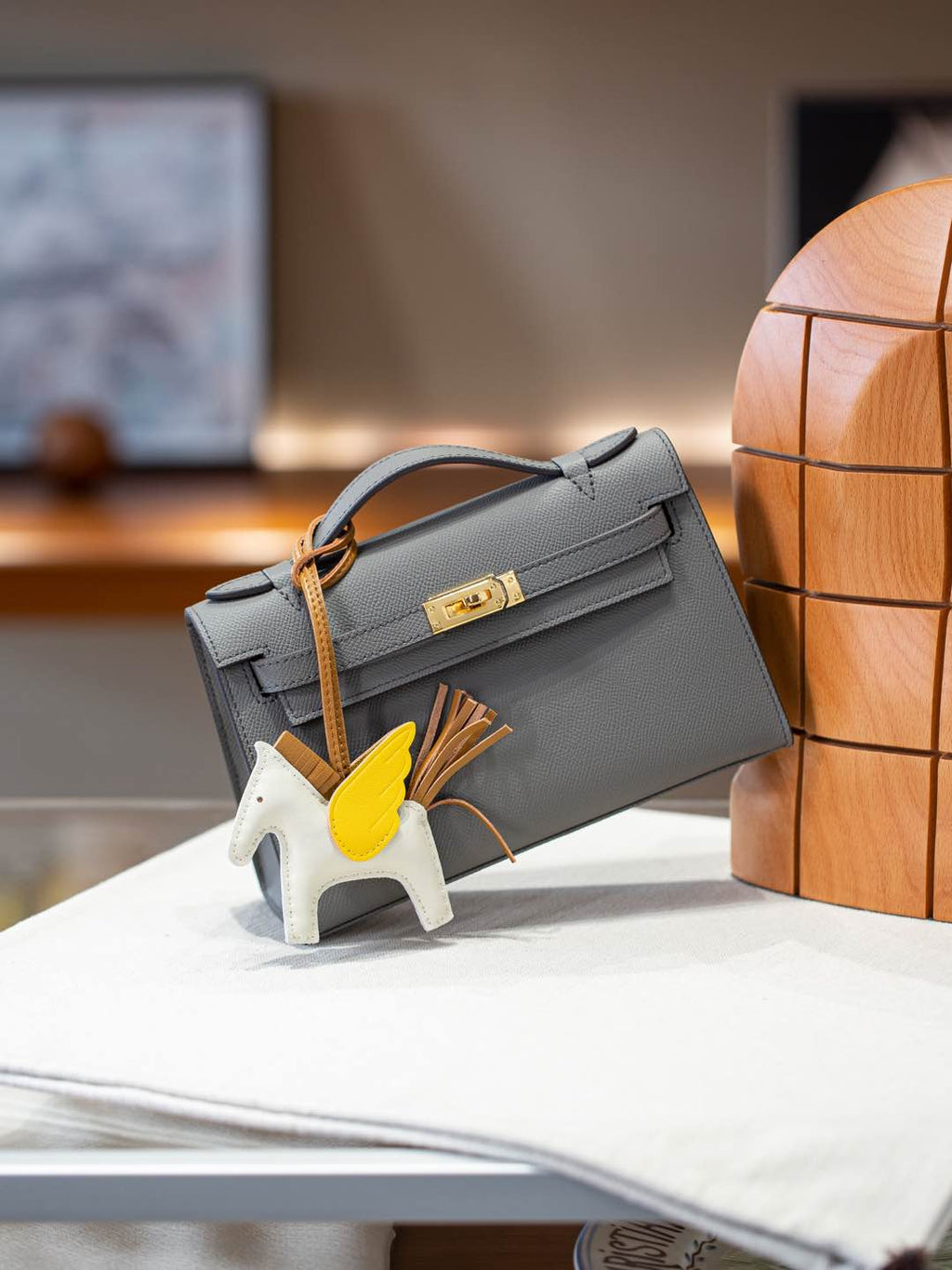 B1R66A4 Popular leather bag