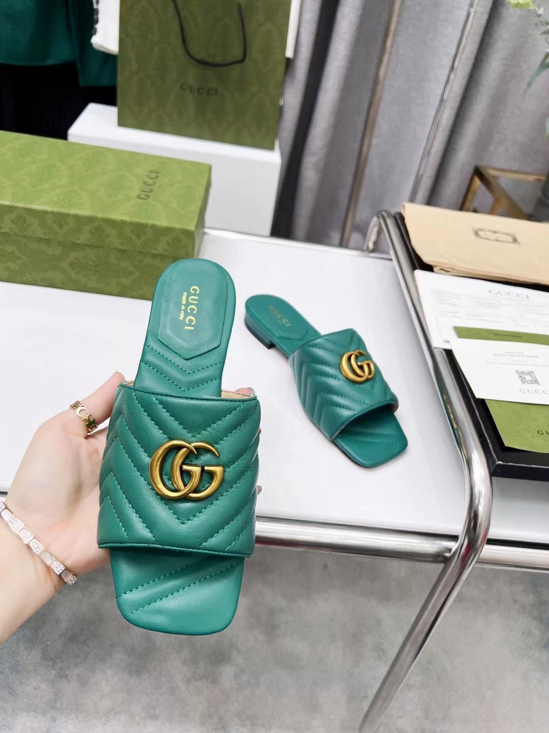 Z2X66B48 Popular high-quality leather slippers