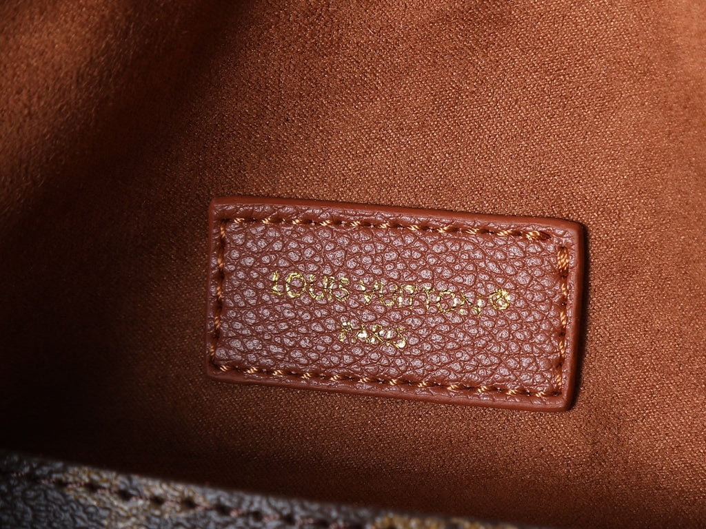 B1P46E40 Popular leather bag