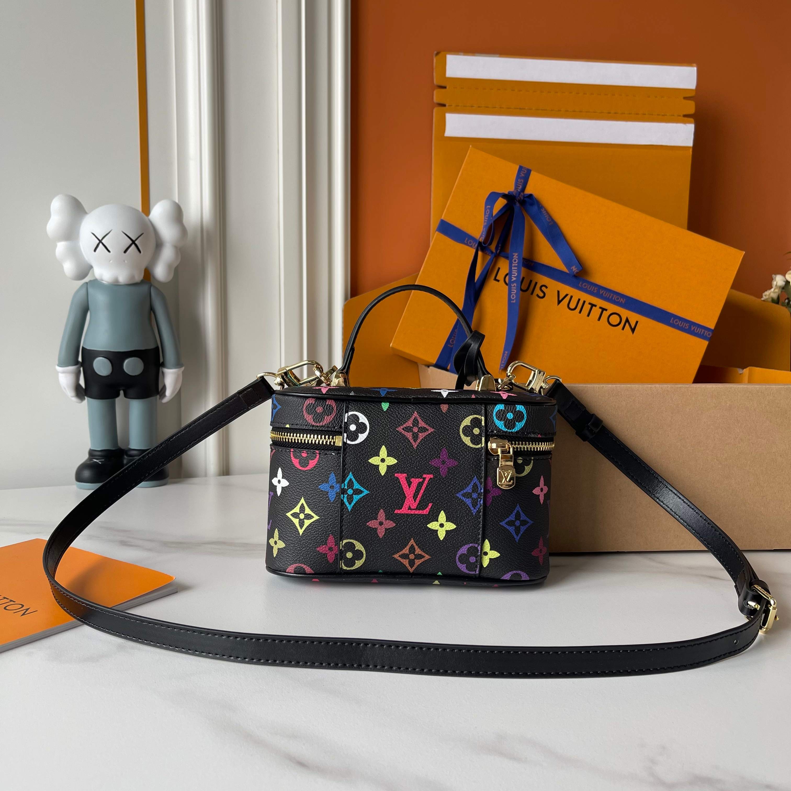 B1P46E38 Popular leather bag