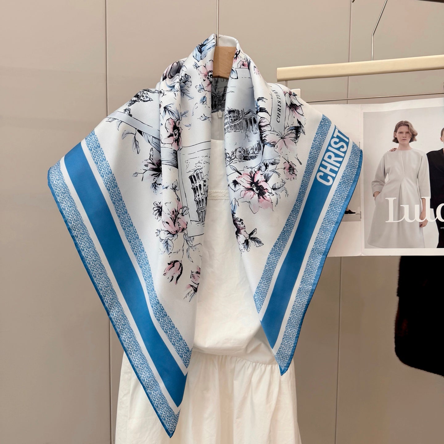 W1N36D21 Popular Silk Scarve