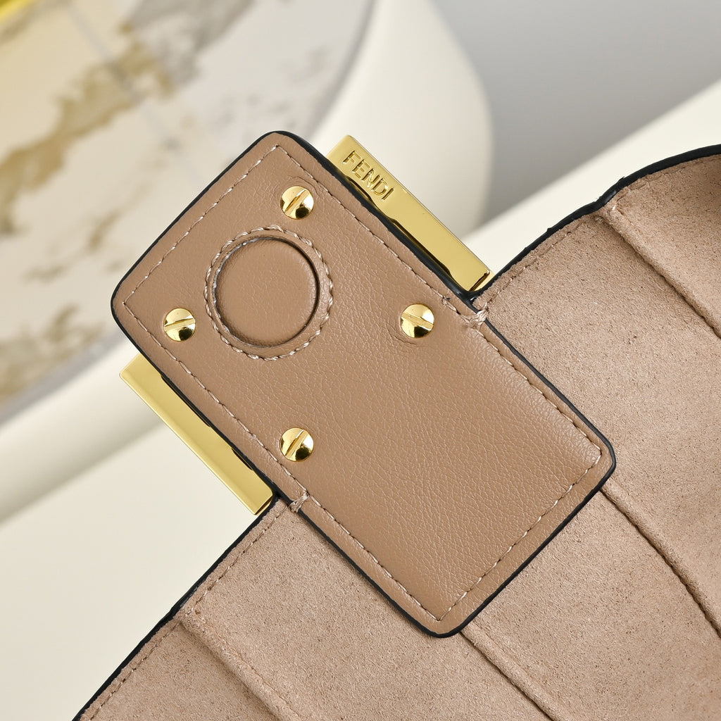B1P36F106 Popular leather bag
