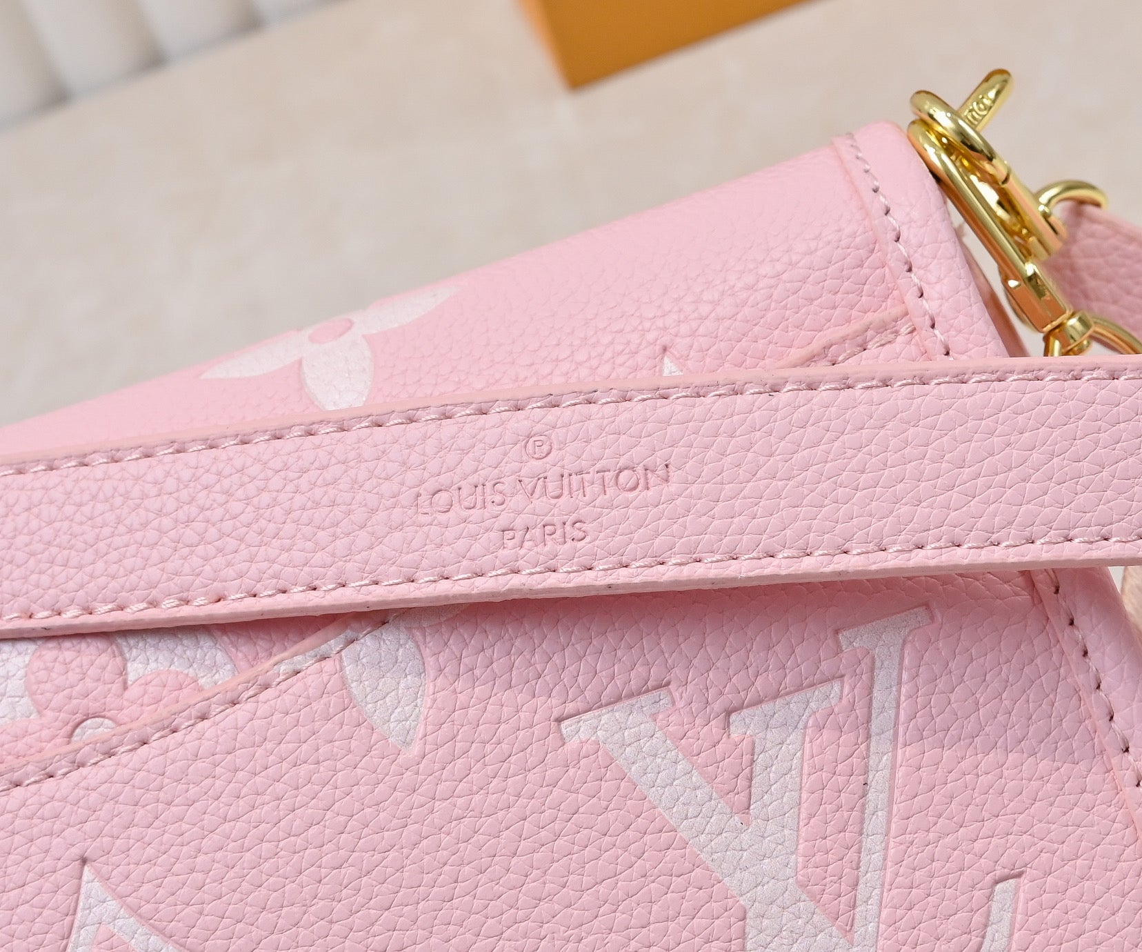 B1P36E42 Popular leather bag