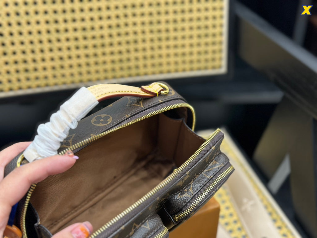 B1X43E162 Popular  leather bag 