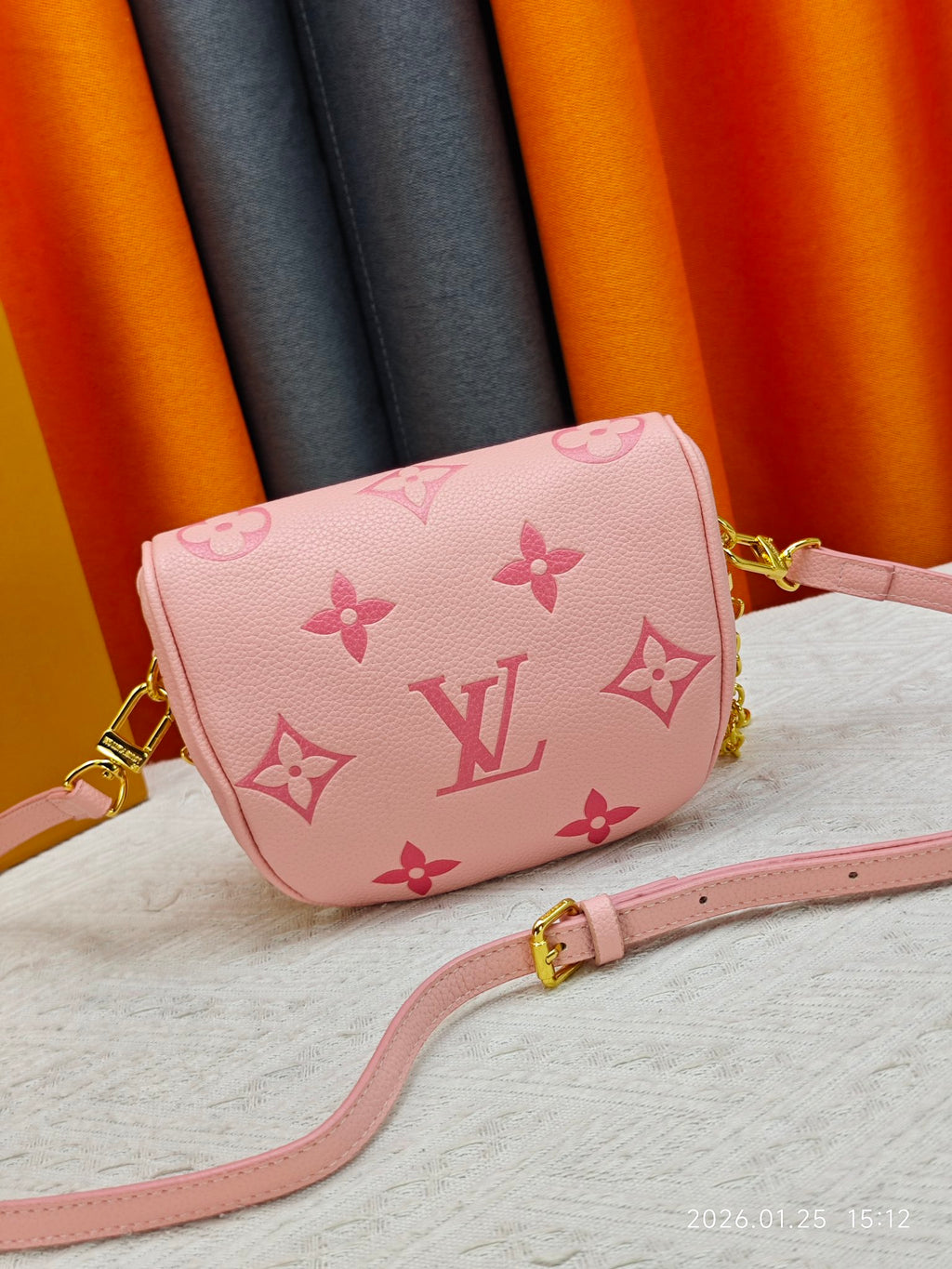 B1P46E76 Popular leather bag