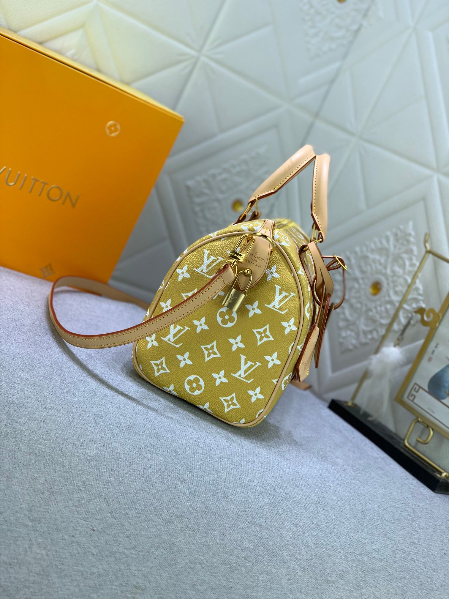 B12X44E268 Popular  leather bag 