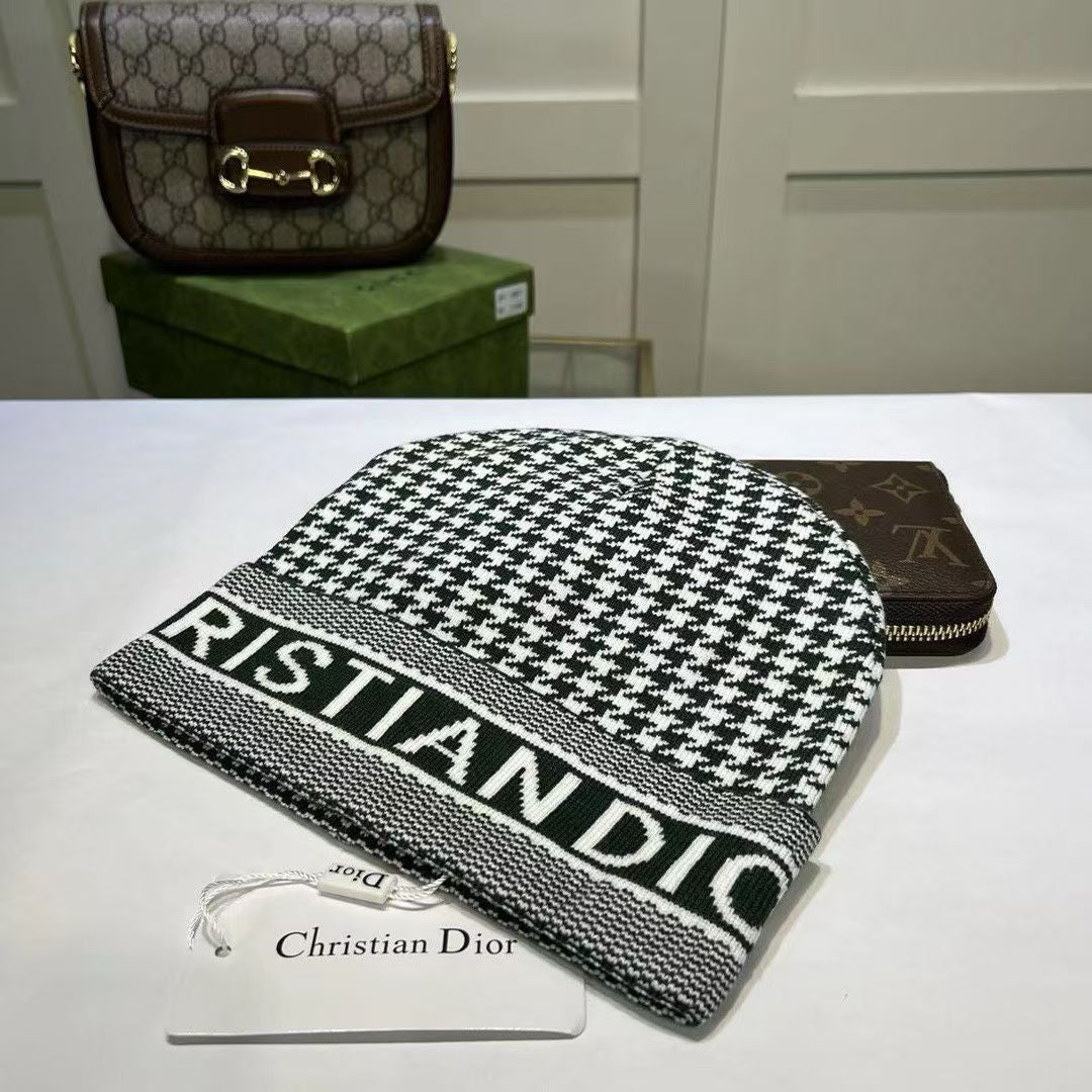 M1R86D57 Popular hats