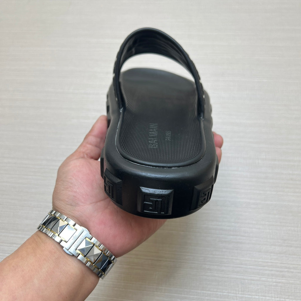 Z5ZA110  Popular slippers