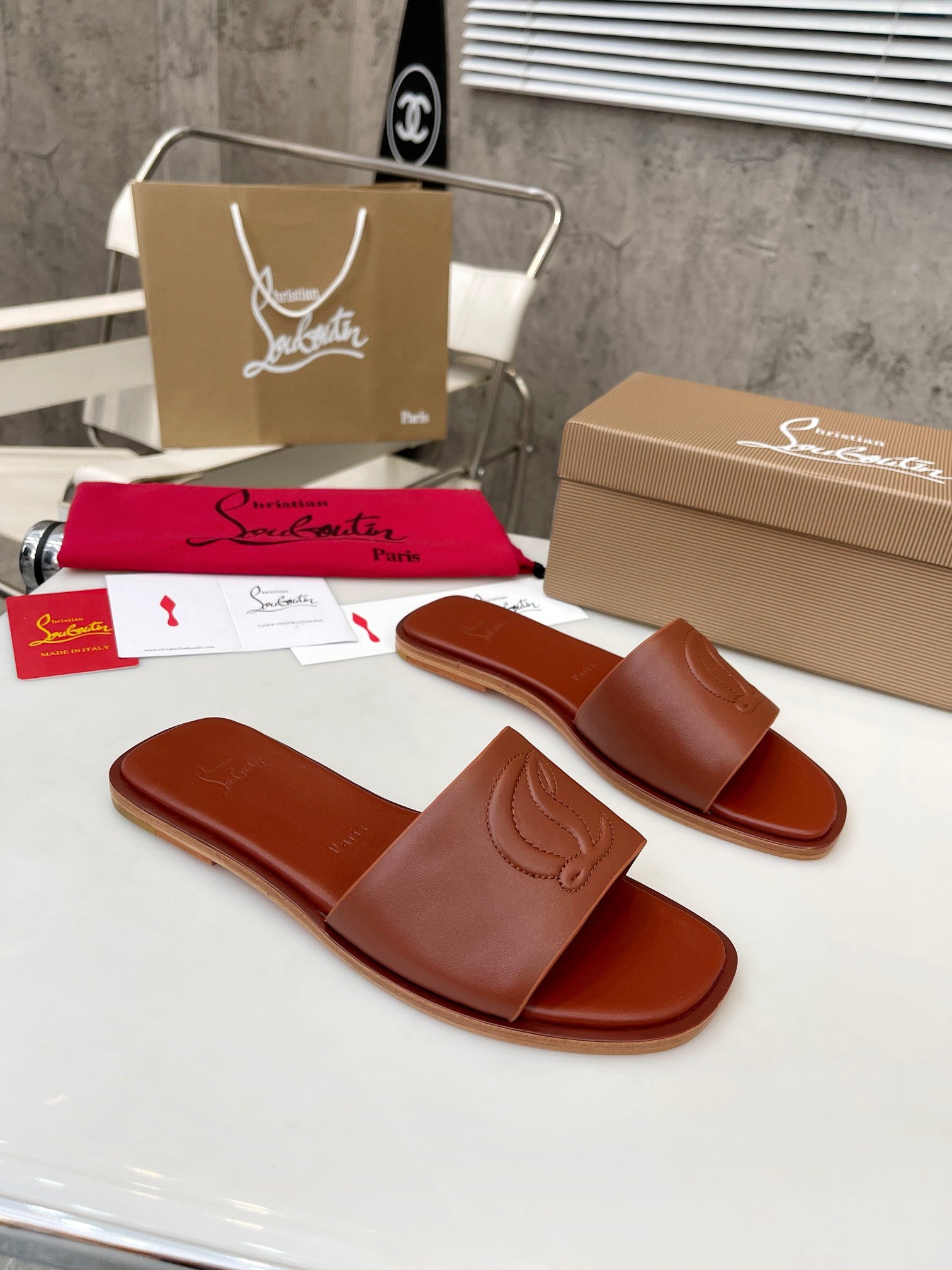 Z2XA32 Popular leather Slippers