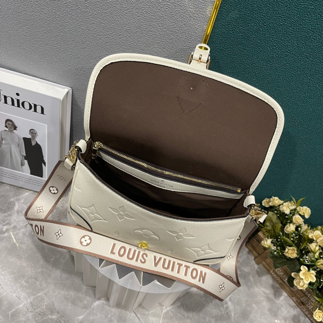 B12X44E318 Popular   leather bag 